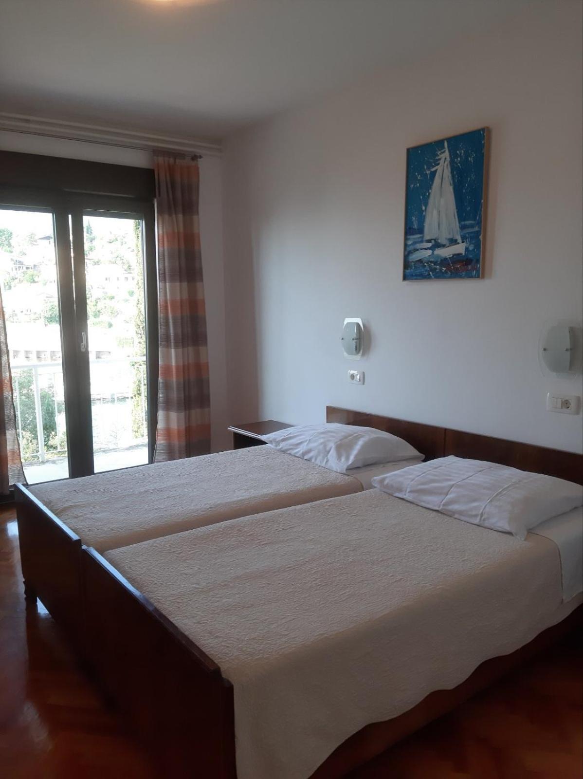 Apartmani Kadmen Ika Esterno foto