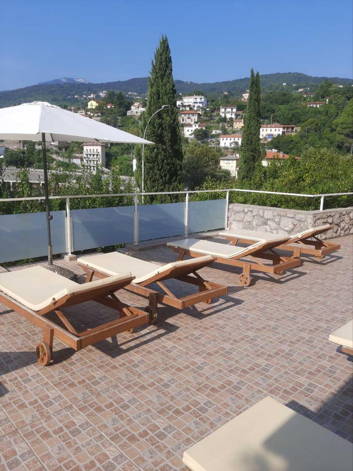 Apartmani Kadmen Ika Esterno foto