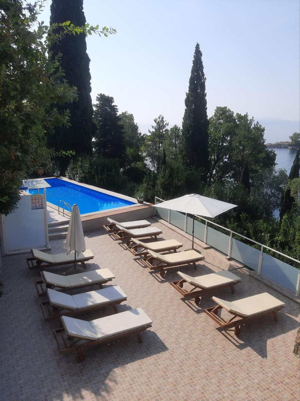 Apartmani Kadmen Ika Esterno foto